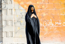 Sedmý rok v Kataru Katar žena batoola