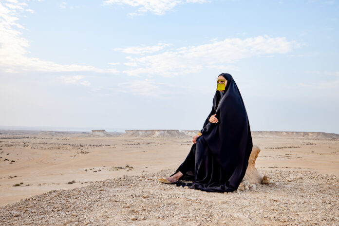 #15 Arabská žena v poušti Katařanka v poušti