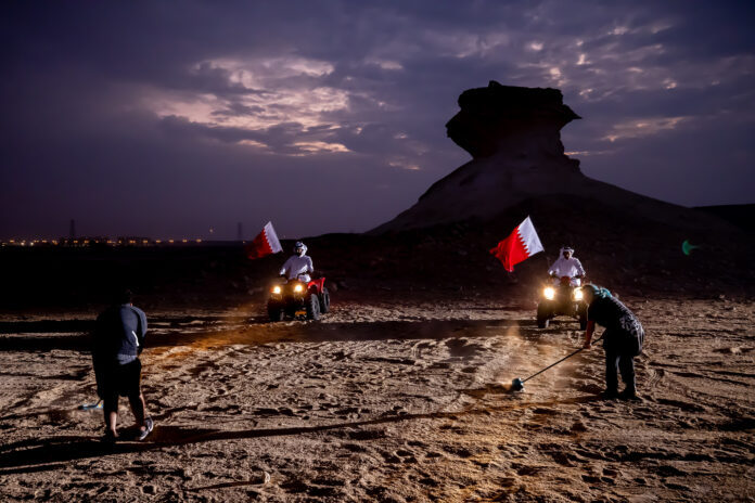 #9 Národní den Qatar flags night Zekreet