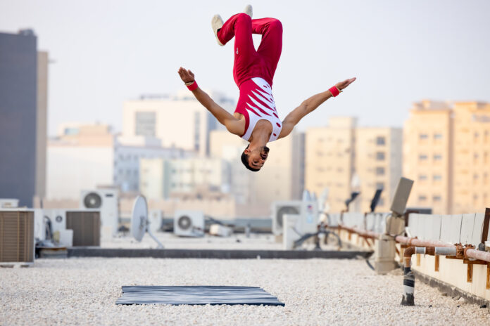 #10 Gymnasta na střeše Qatari Gymnast